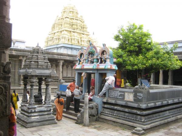 Sri Nilathingal Thundathan Perumal Temple