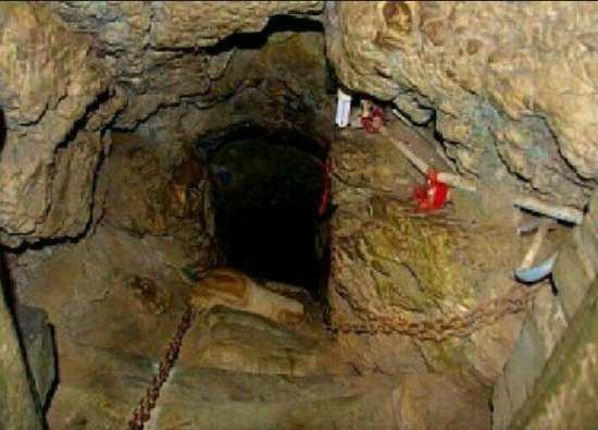 Patal Bhuvaneshwar cave temple